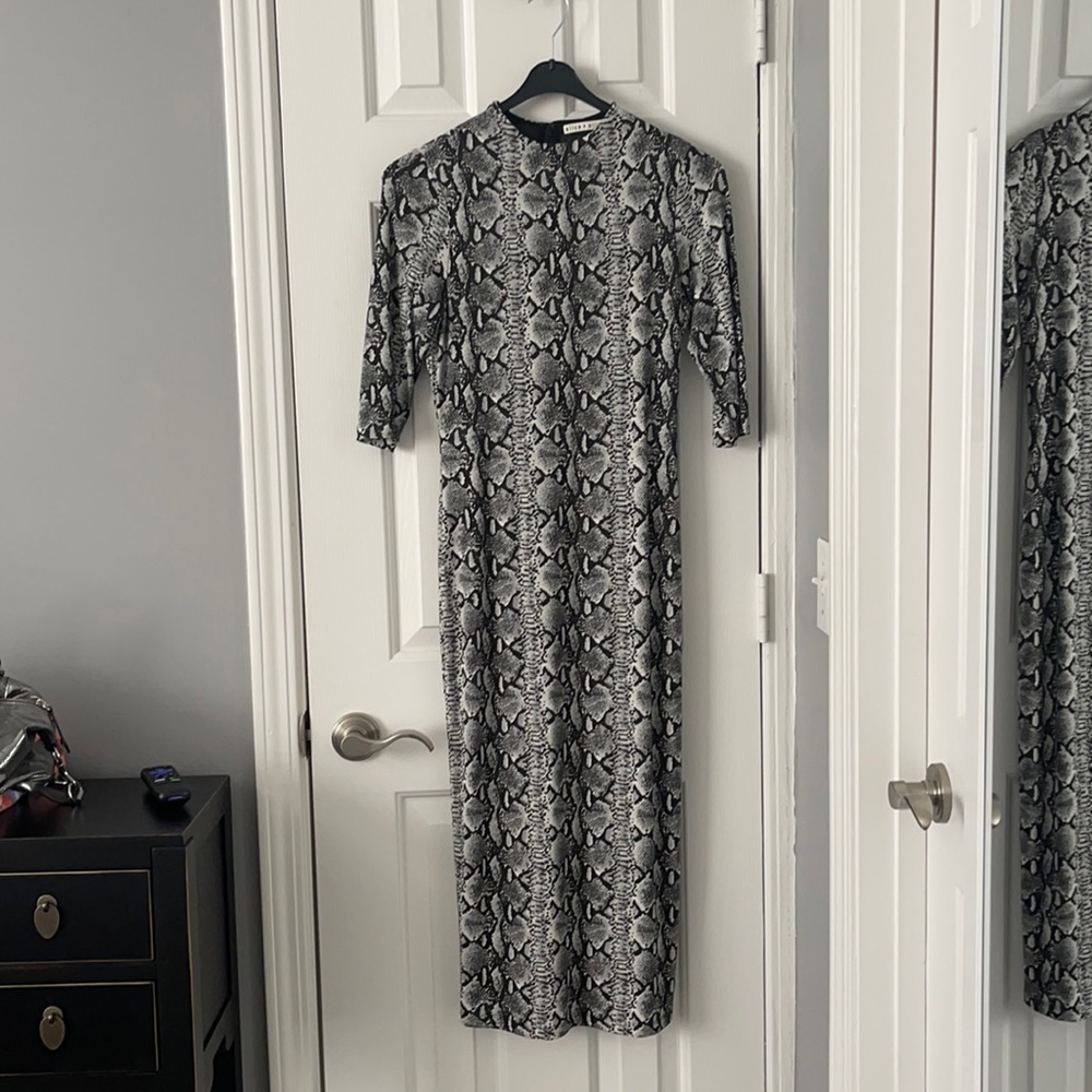 Alice + Olivia Delora fitted mini dress